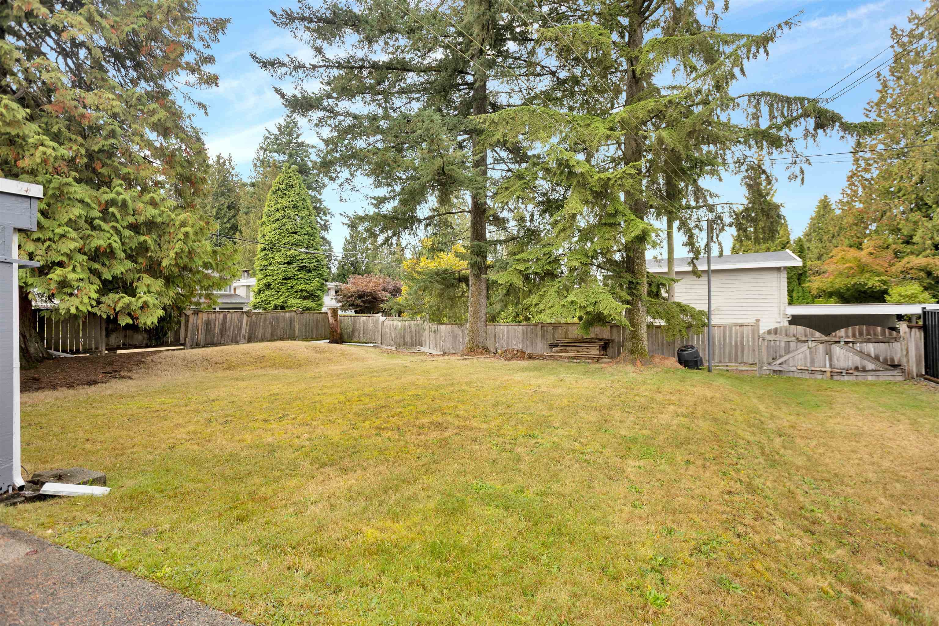 692 Blue Mountain Street, Coquitlam, V3J 4R9 — photo 5