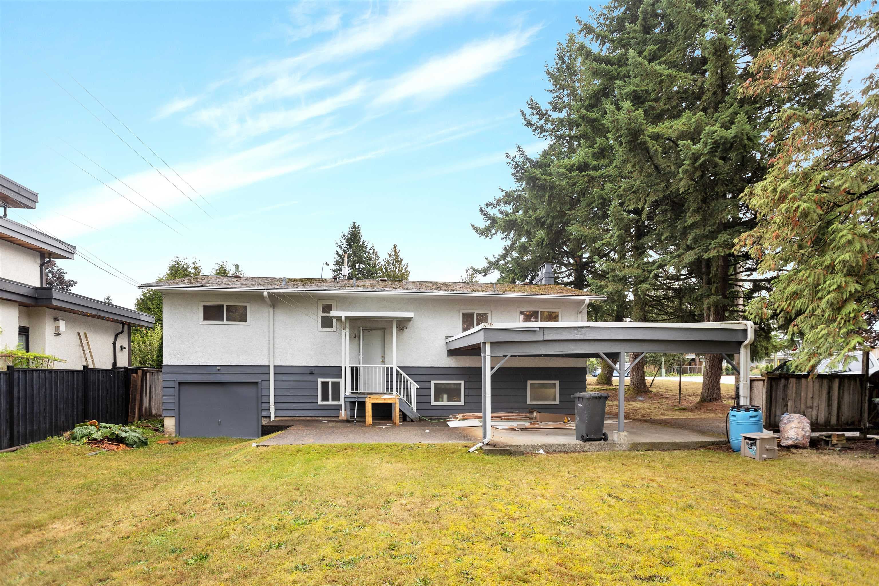 692 Blue Mountain Street, Coquitlam, V3J 4R9 — photo 4