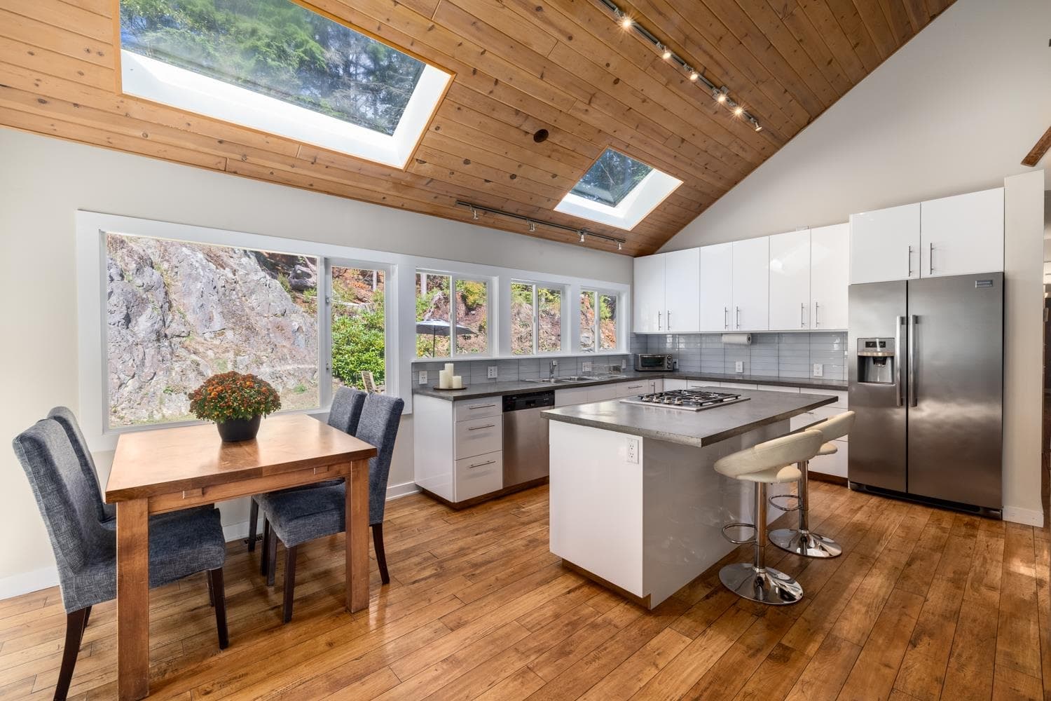 1302 Adams Road, Bowen Island, V0N 1G2 — photo 3