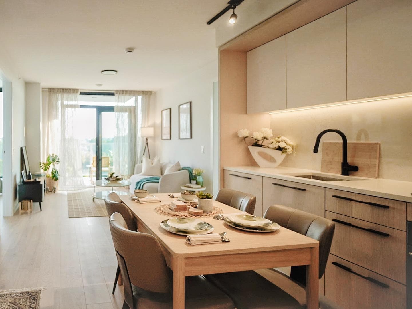 802 - 2729 Kingsway, Vancouver, V5R 0M6 — photo 3