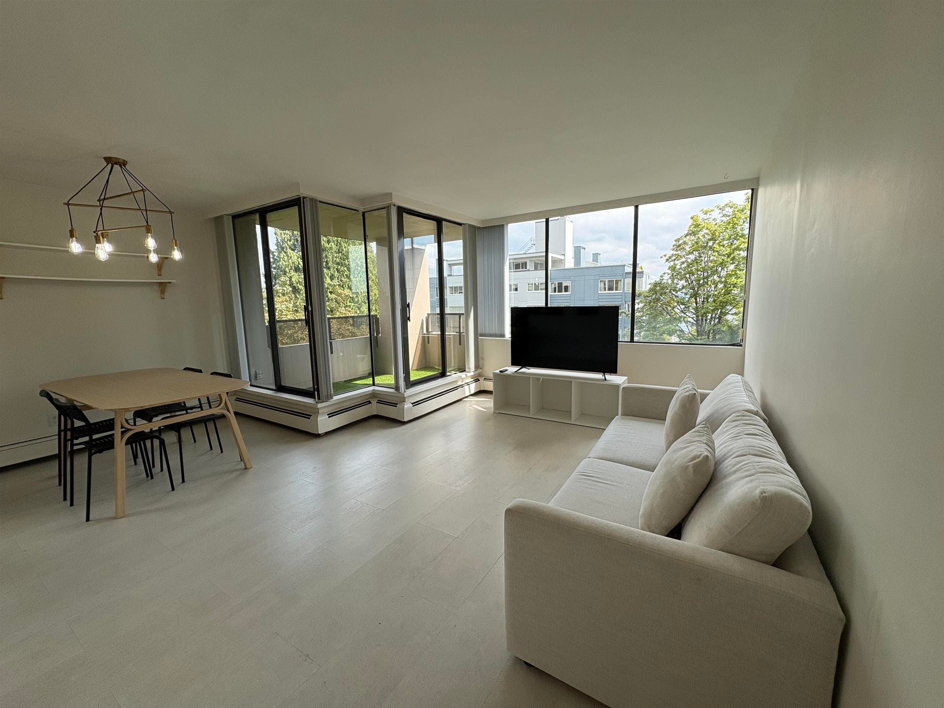 502 - 1737 Duchess Avenue, West Vancouver, V7V 1P8 — photo 1