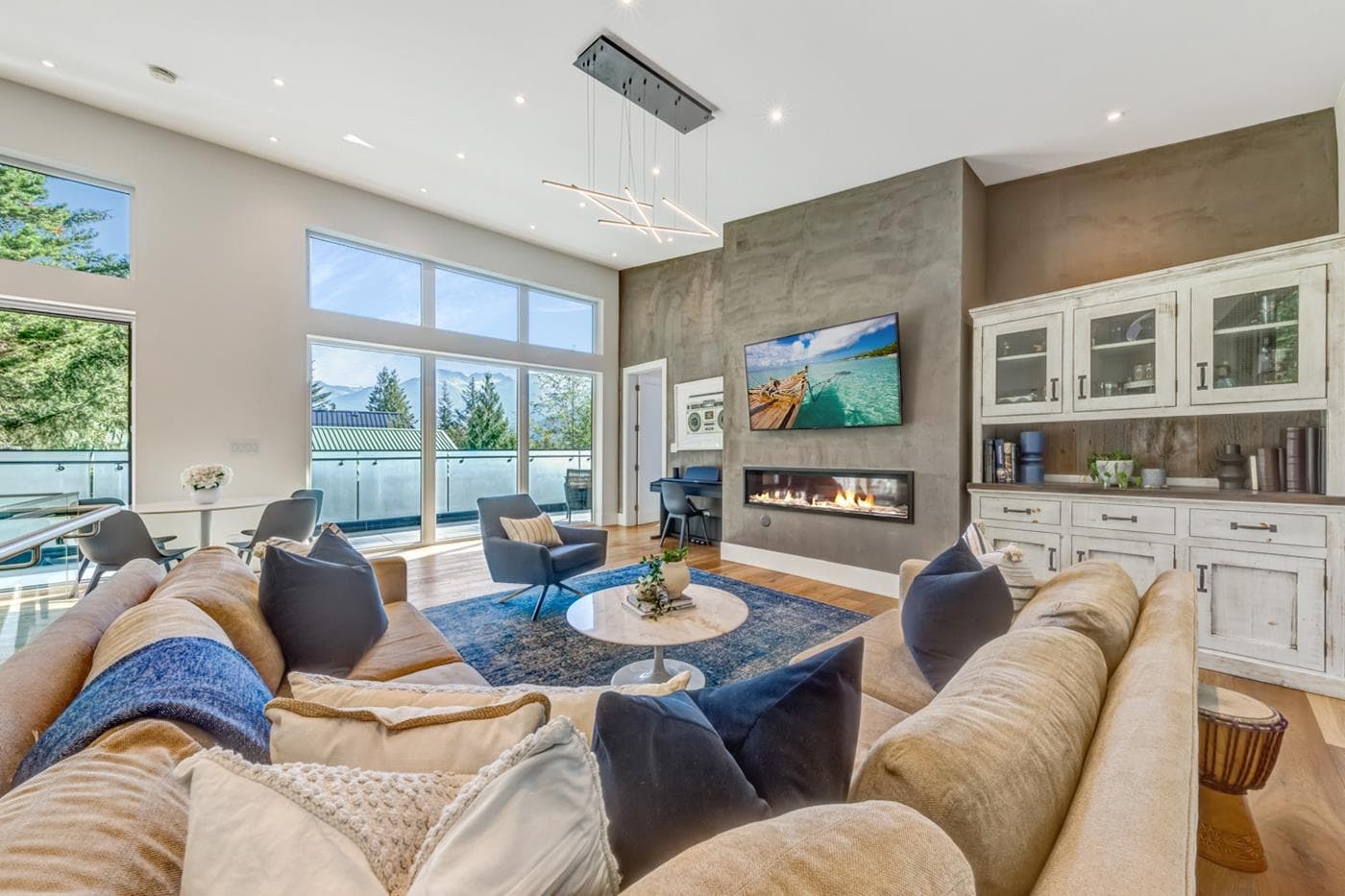 8224 Alpine Way, Whistler, V8E 0G2 — photo 1