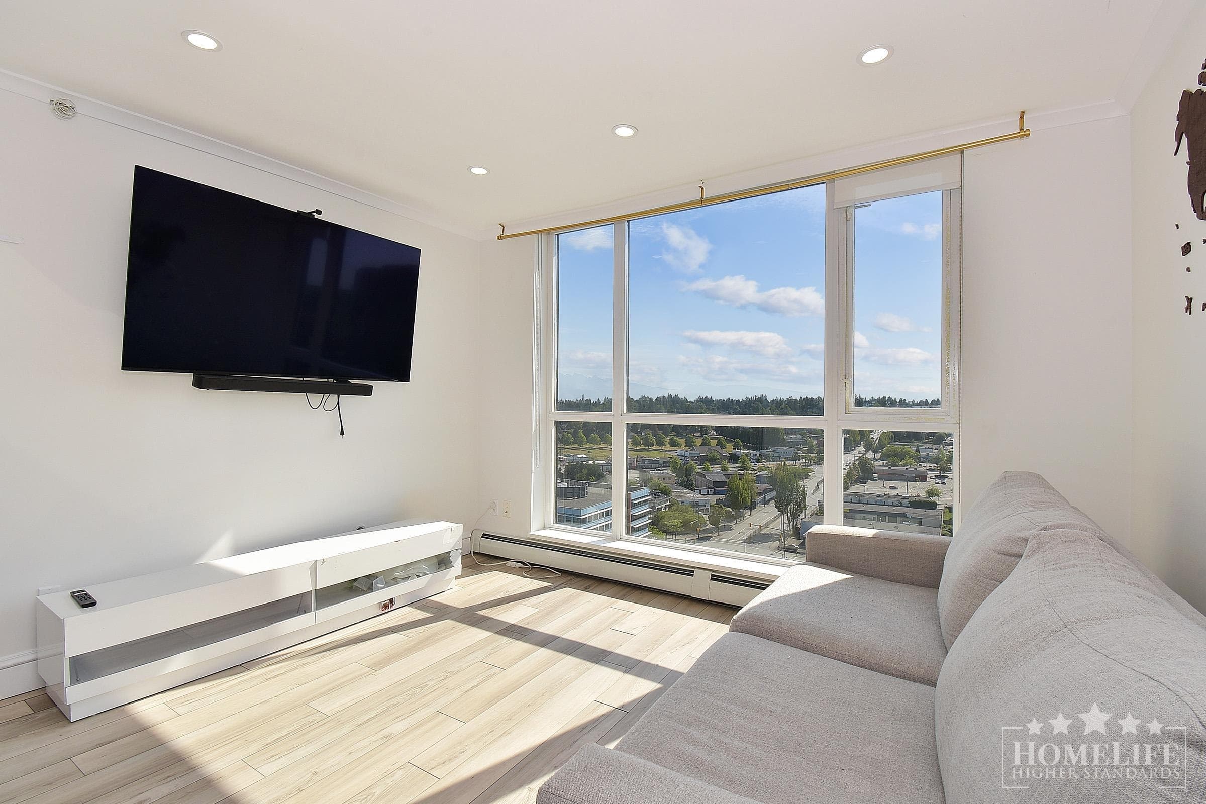 2002 - 10777 University Drive, Surrey, V3T 0E7 — photo 4