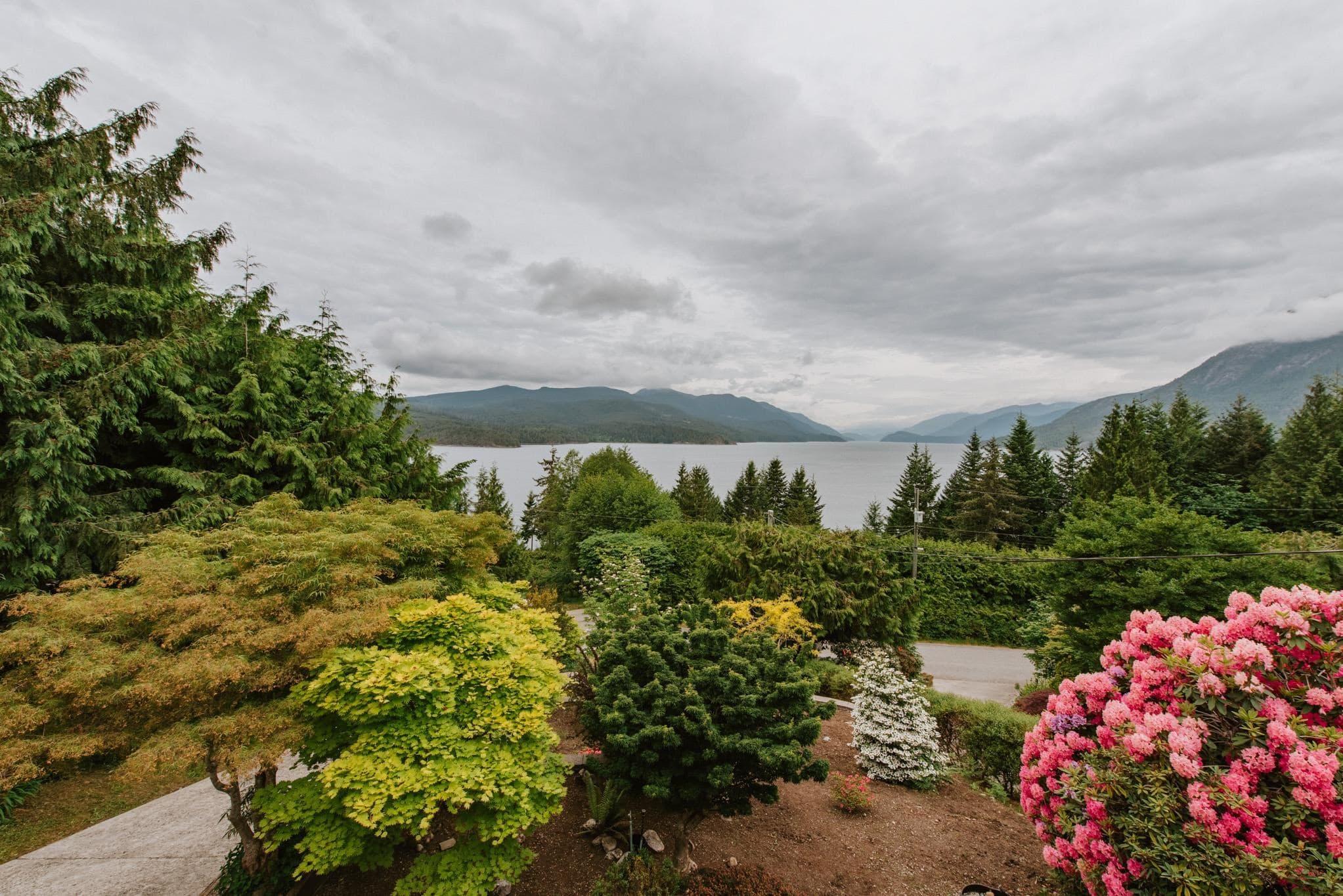 6950 Porpoise Drive, Sechelt, V7Z 0C8 — photo 2