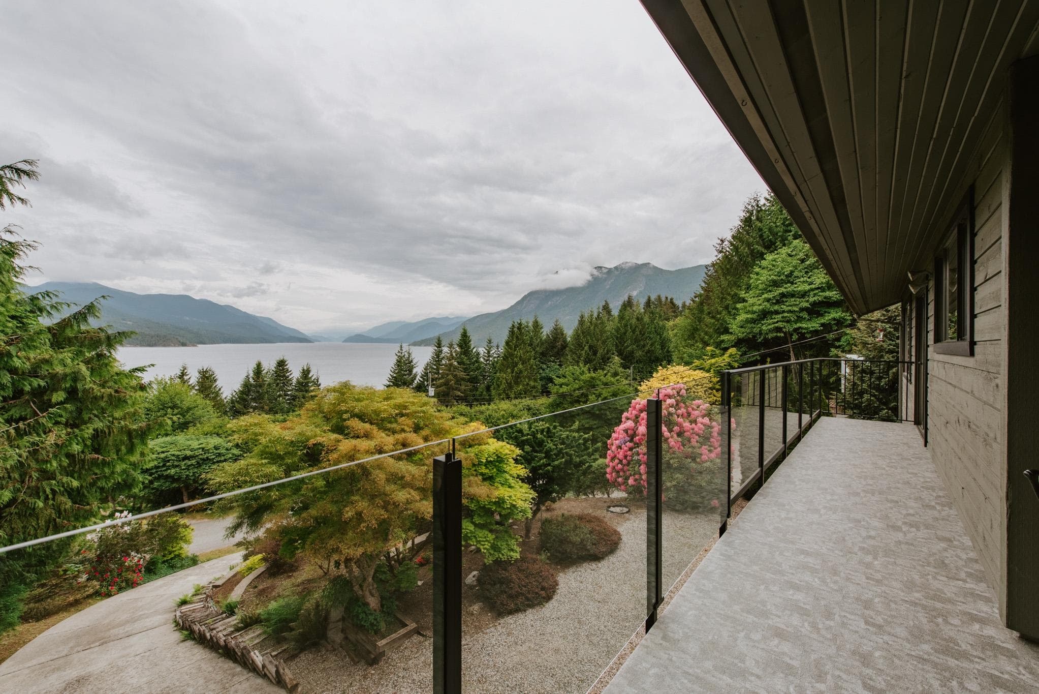 6950 Porpoise Drive, Sechelt, V7Z 0C8 — photo 1