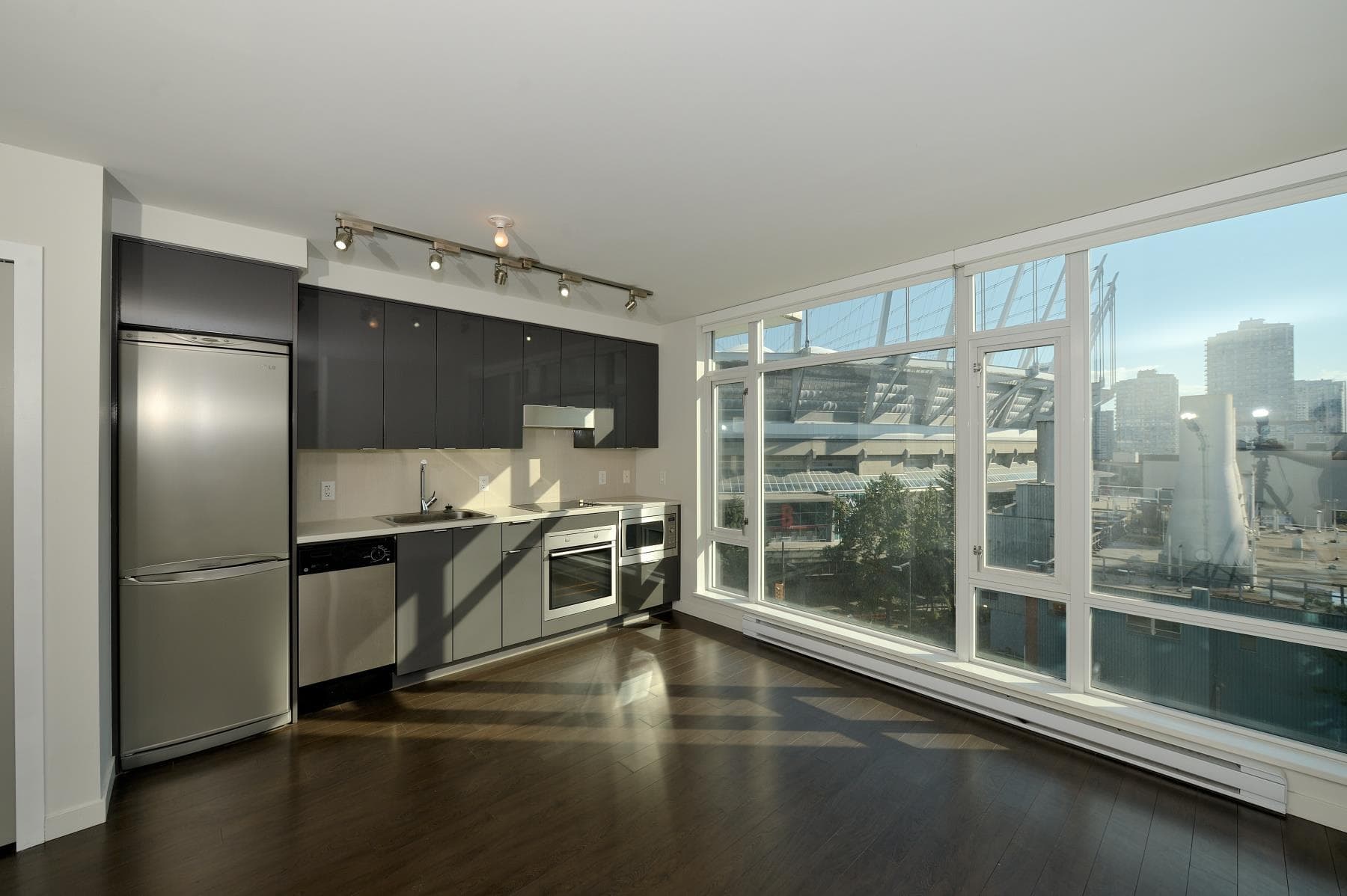 705 - 161 W Georgia Street, Vancouver