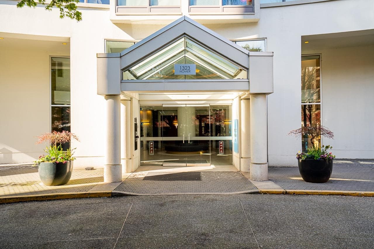 402 - 1323 Homer Street, Vancouver, V6B 5T1 — photo 4