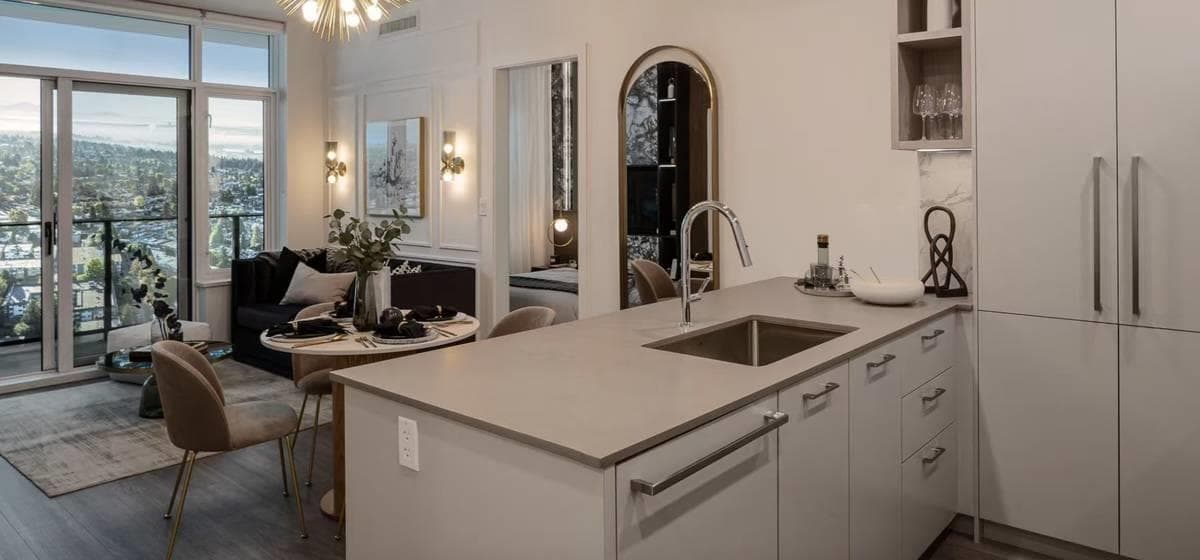 6468 Willingdon Avenue, Burnaby, V5H 2V8 — photo 2