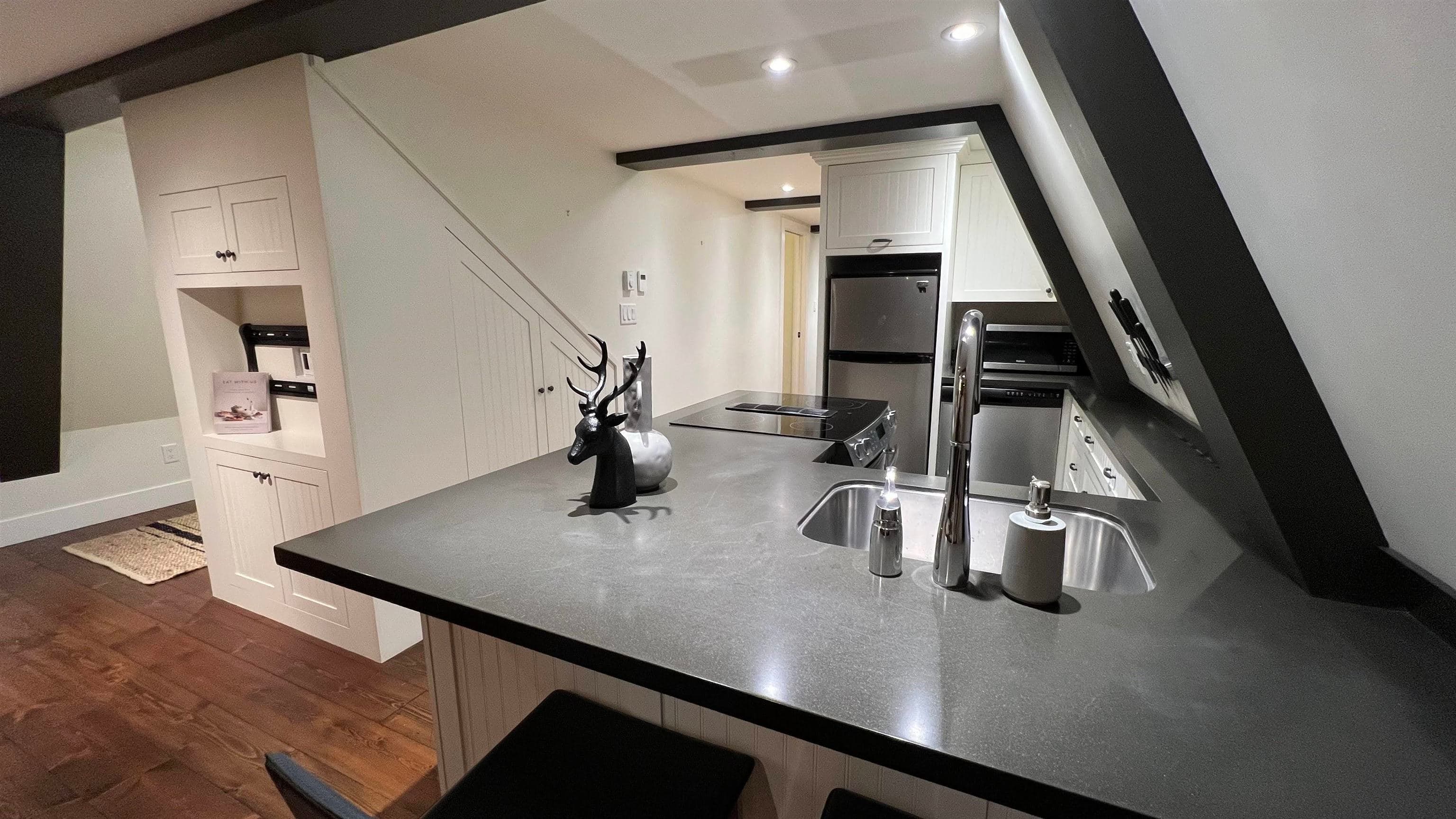 7102 Nesters Road, Whistler, V8E 0E2 — photo 4