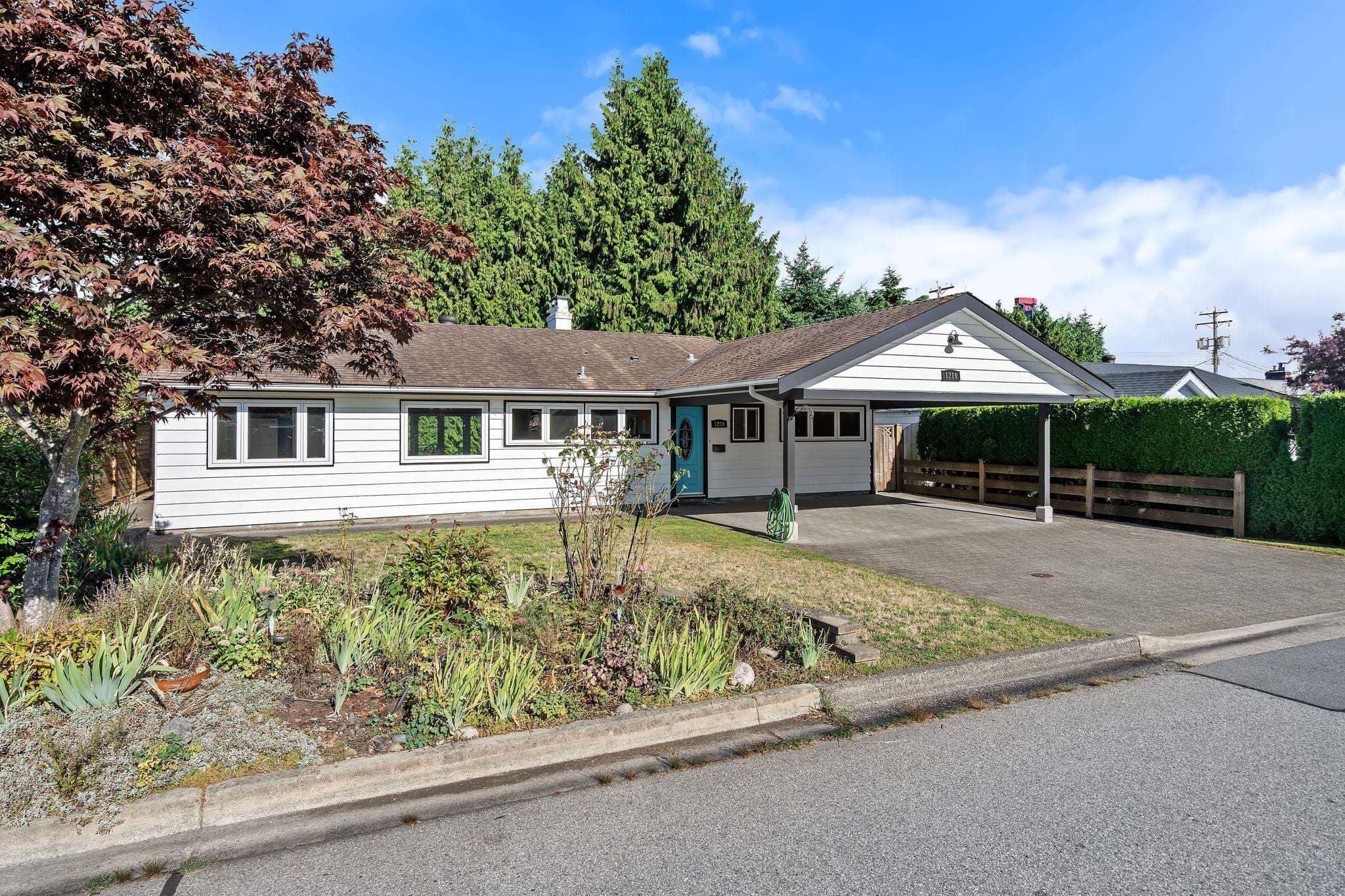 1216 Pinewood Crescent, North Vancouver, V7P 1E9 — photo 2