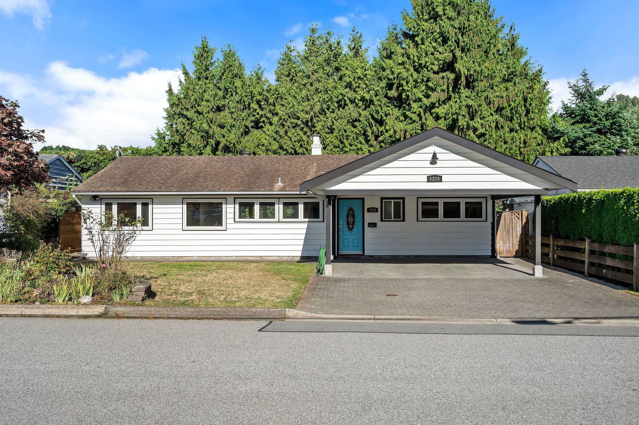1216 Pinewood Crescent, North Vancouver, V7P 1E9 — photo 3