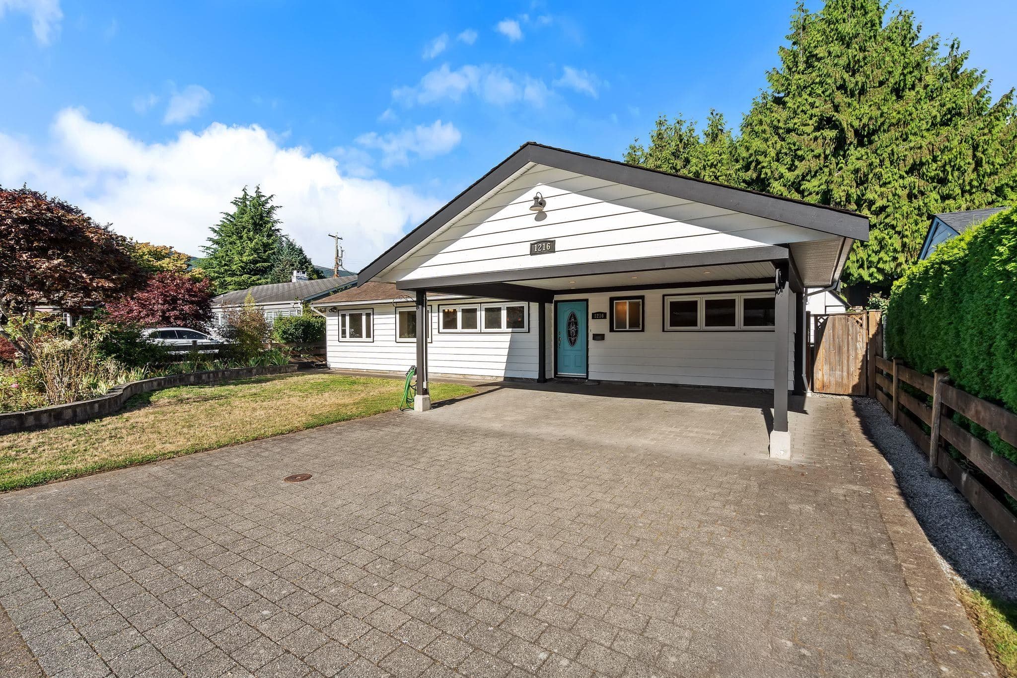 1216 Pinewood Crescent, North Vancouver, V7P 1E9 — photo 1