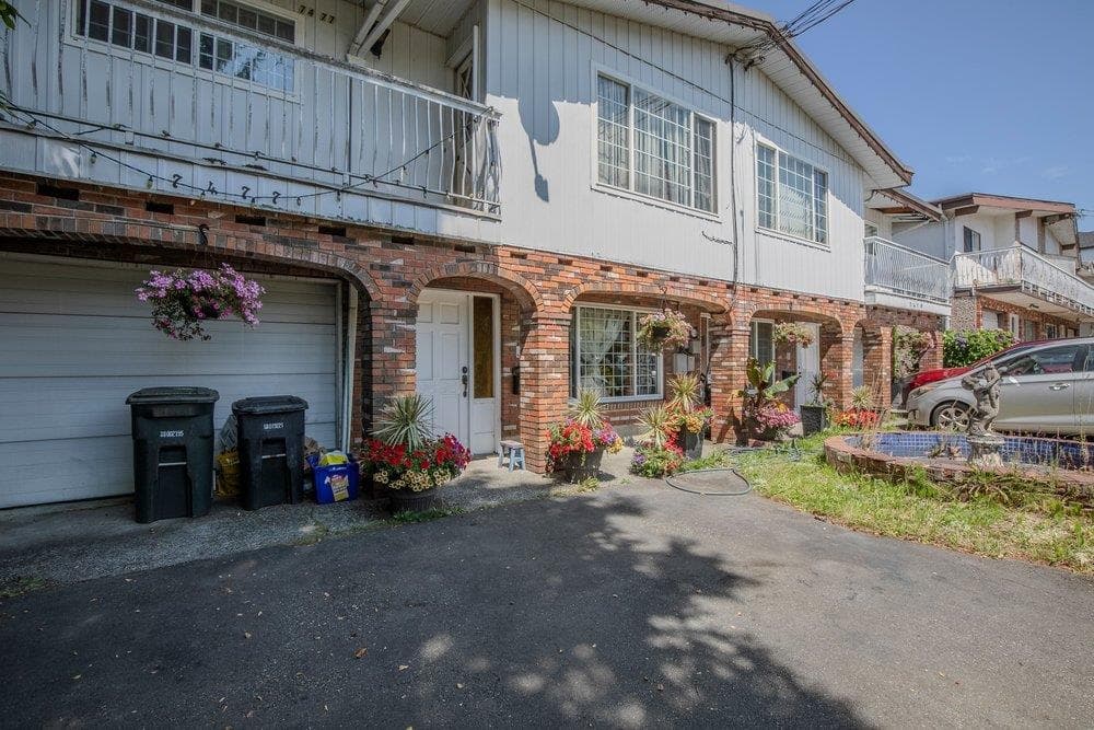 7477 - 7479 Holly Street, Burnaby, V5E 2C3 — photo 2