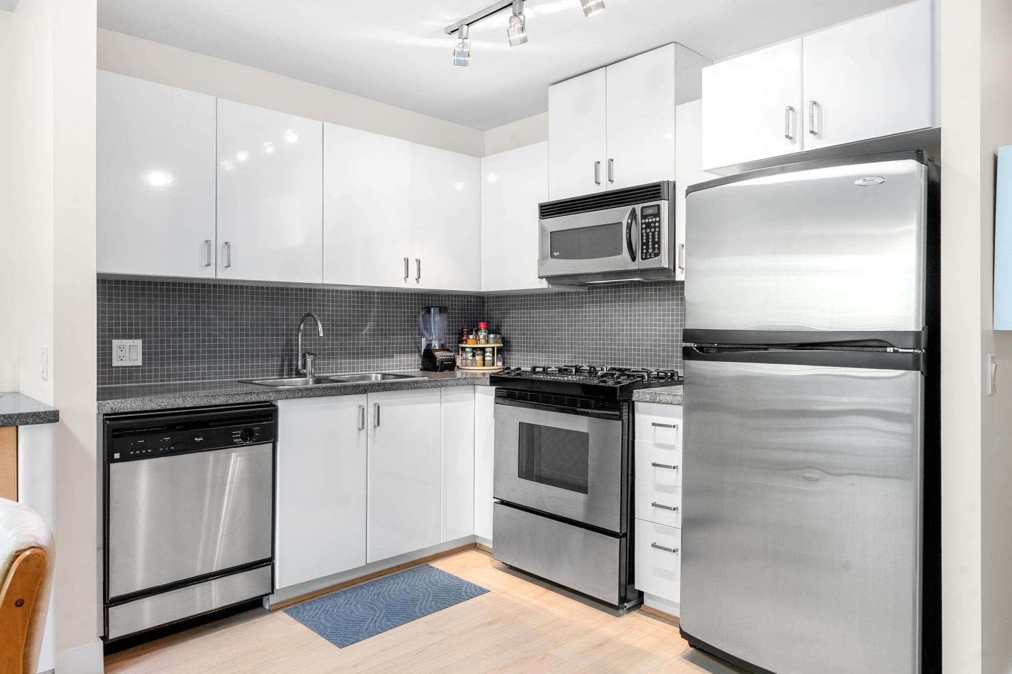 305 - 175 W 1st Street, North Vancouver, V7M 3N9 — photo 3