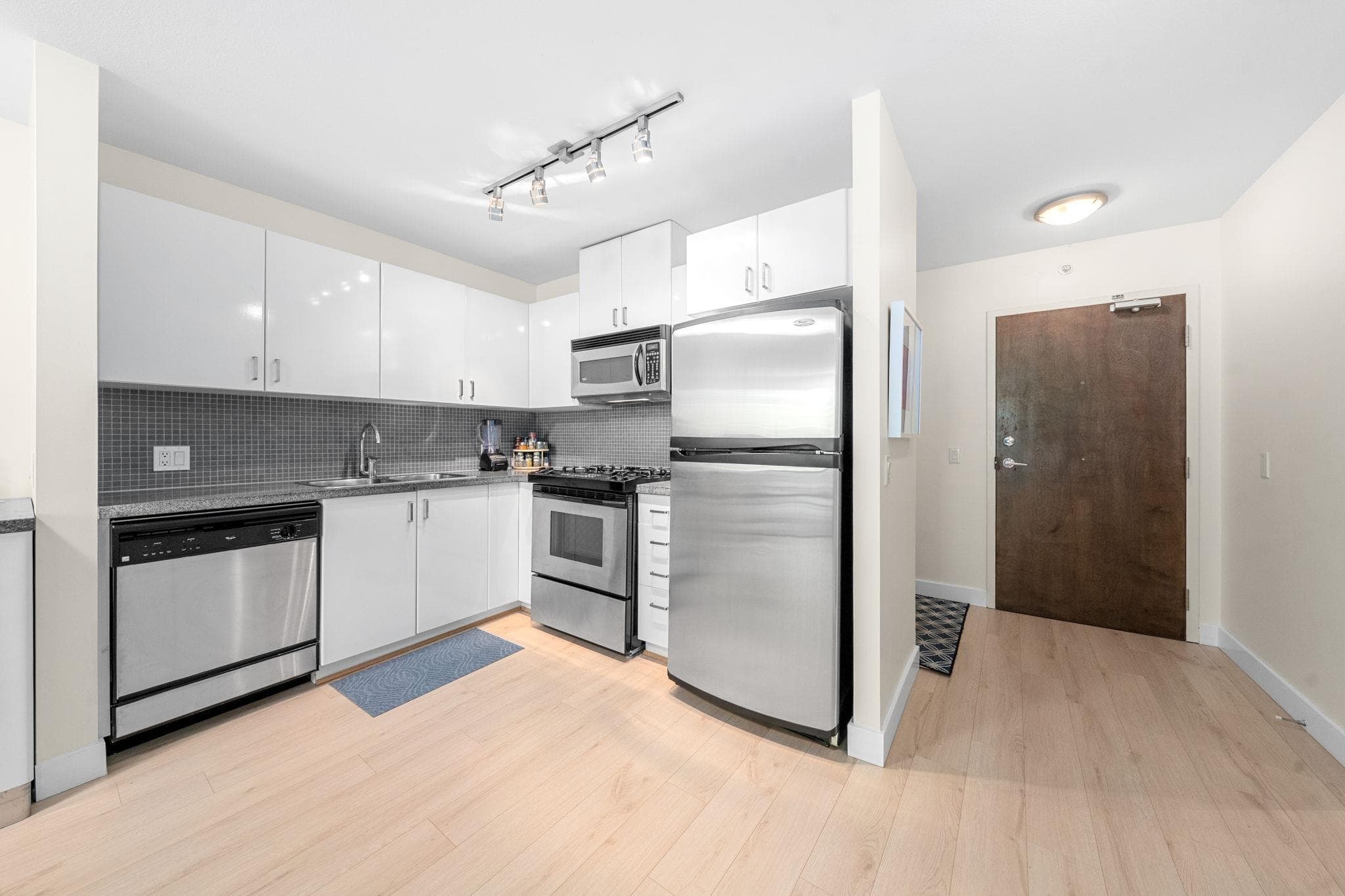 305 - 175 W 1st Street, North Vancouver, V7M 3N9 — photo 4