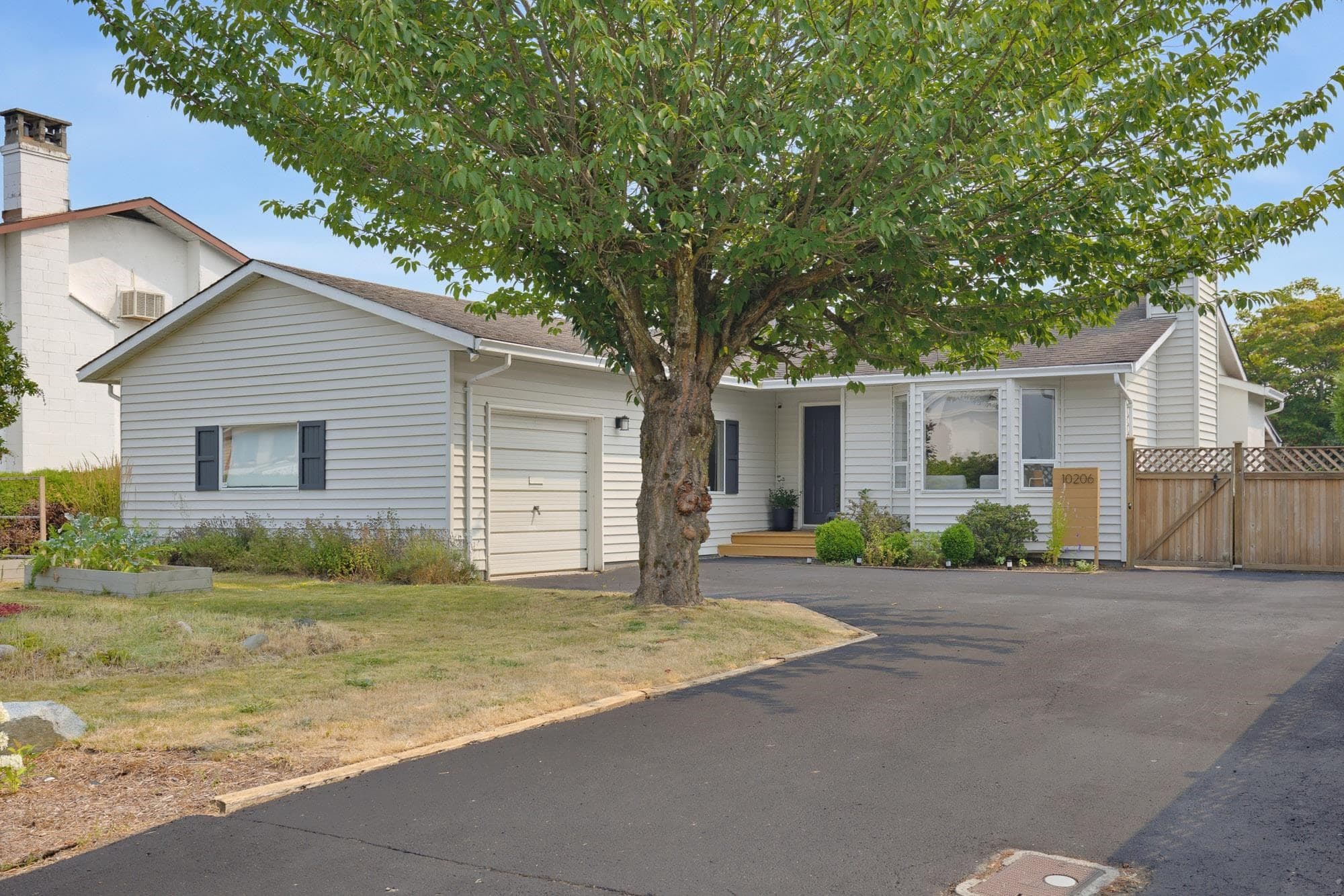 10206 Crystal Drive, Chilliwack, V2P 6T8 — photo 1
