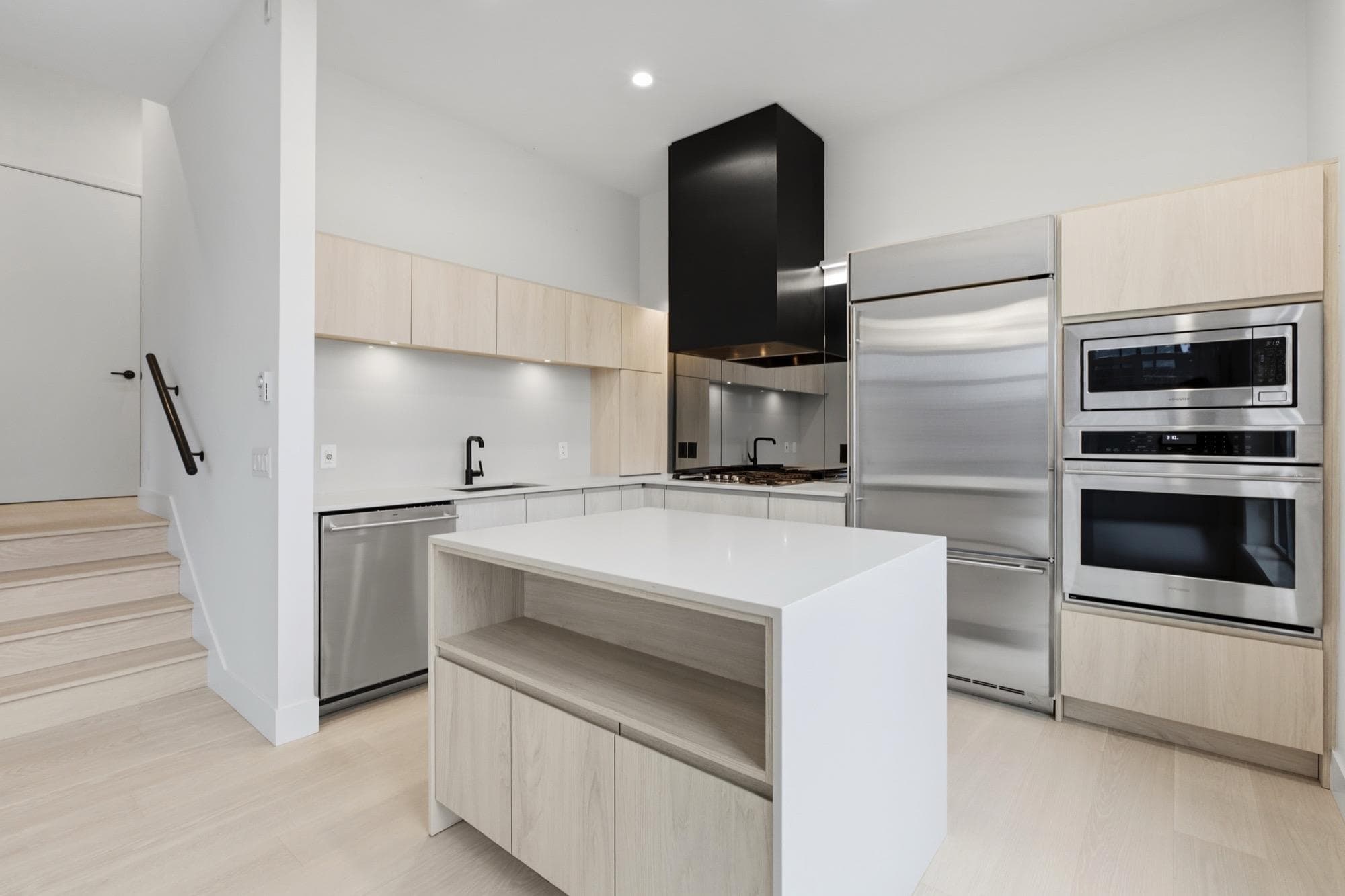 205 - 300 Salter Street, New Westminster, V3M 0L9 — photo 2
