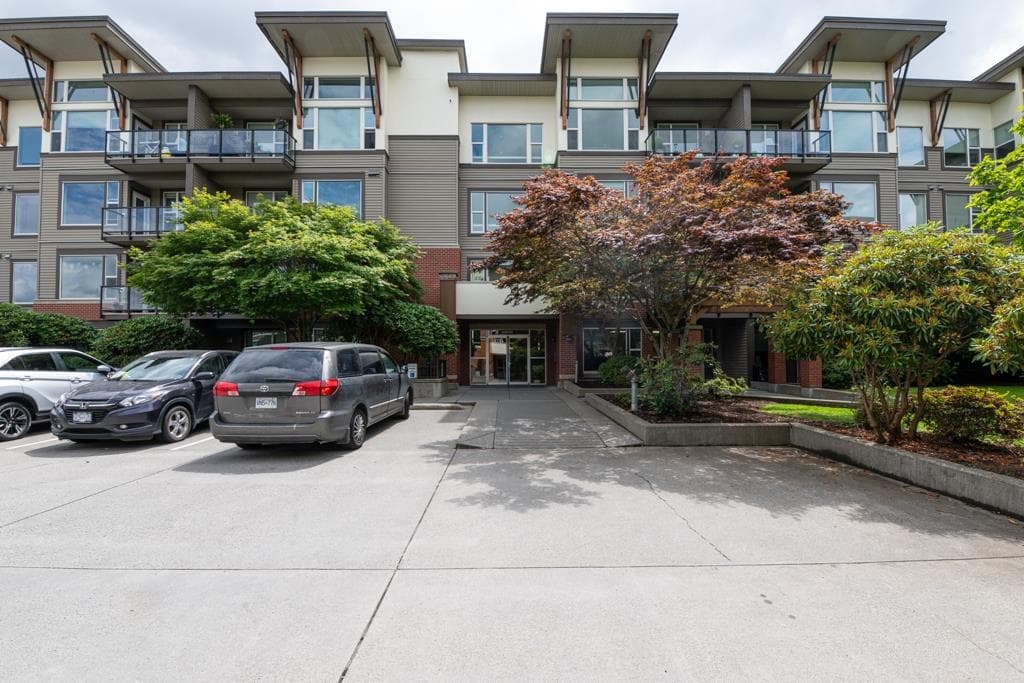 114 - 33539 Holland Avenue, Abbotsford, V2S 0C6 — photo 1
