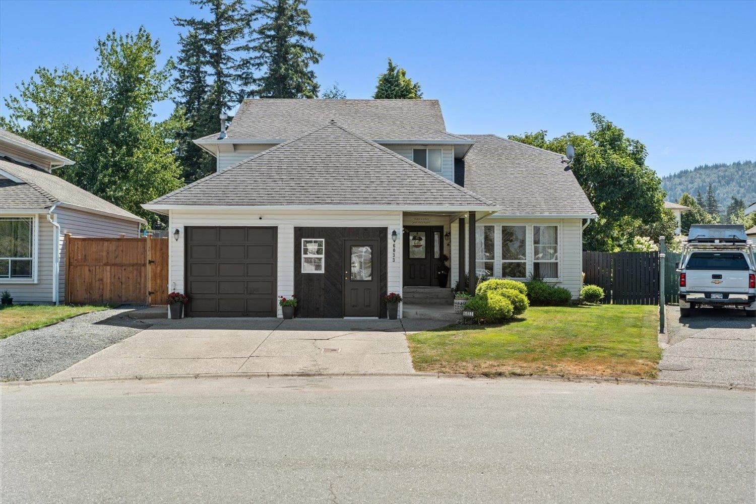 6033 Glenroy Drive, Chilliwack, V2R 2H8 — photo 1