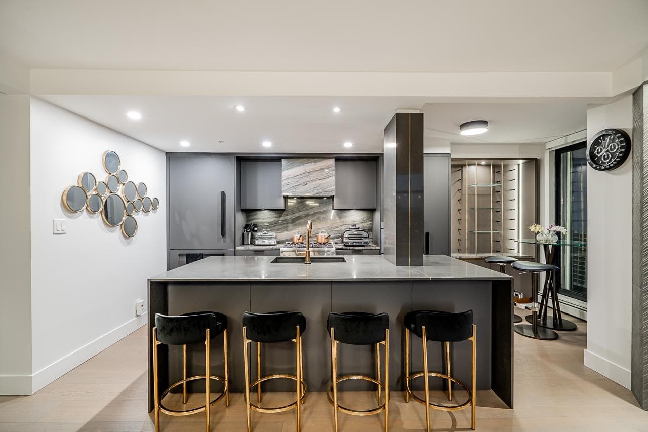 2207 - 198 Aquarius Mews, Vancouver, V6Z 2Y4 — photo 2