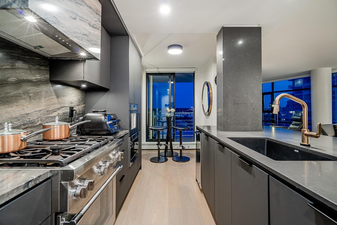 2207 - 198 Aquarius Mews, Vancouver, V6Z 2Y4 — photo 4