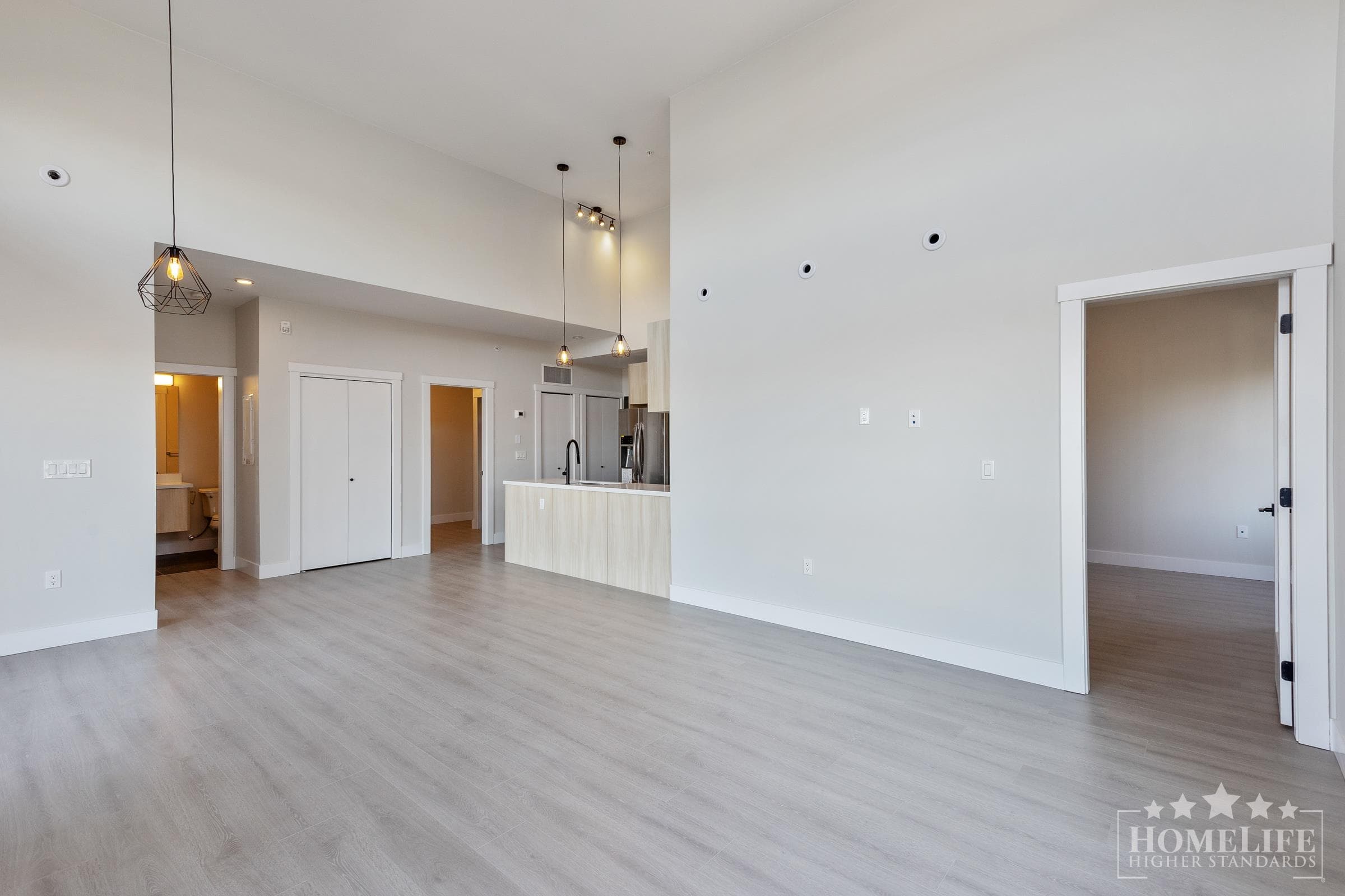 208 - 14858 60 Avenue, Surrey, V3S 0B5 — photo 3