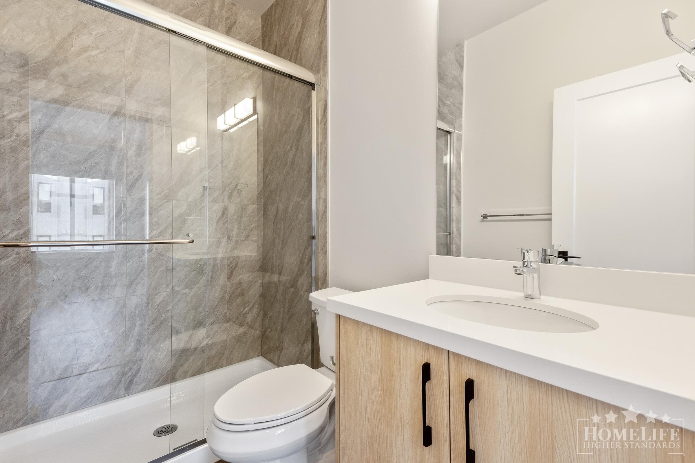 208 - 14858 60 Avenue, Surrey, V3S 0B5 — photo 5