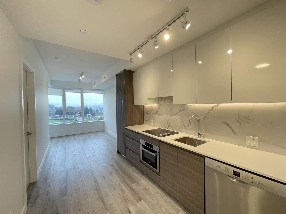11XX - 10626 City Parkway, Surrey, V3T 0S3 — photo 2