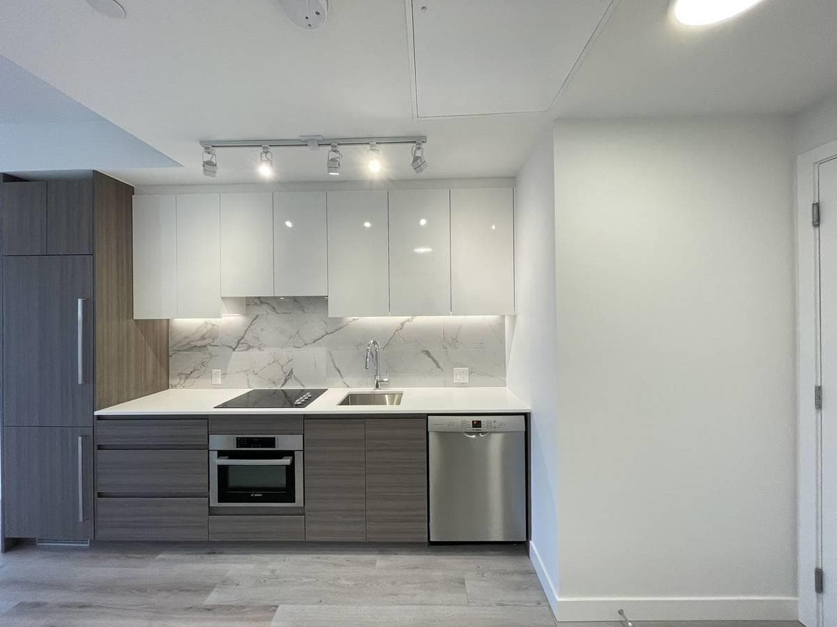 11XX - 10626 City Parkway, Surrey, V3T 0S3 — photo 3