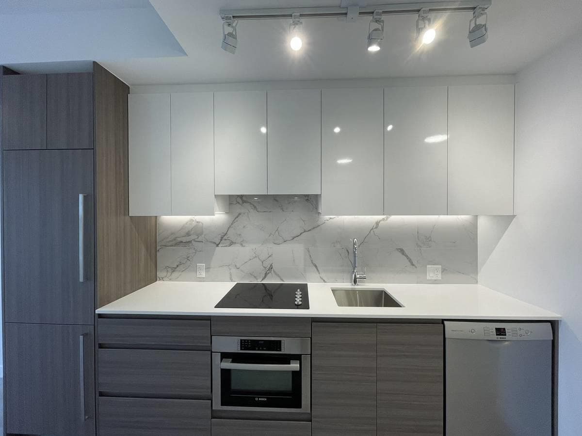 11XX - 10626 City Parkway, Surrey