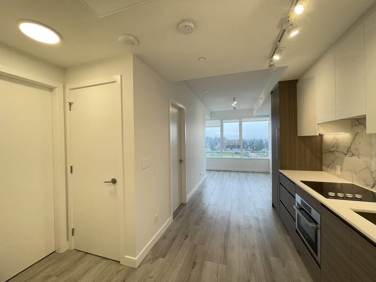 11XX - 10626 City Parkway, Surrey, V3T 0S3 — photo 4