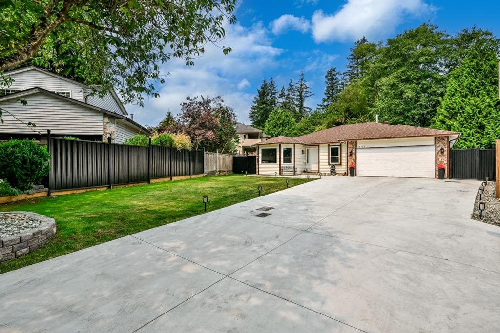 12925 65 Avenue, Surrey, V3W 9H4 — photo 2