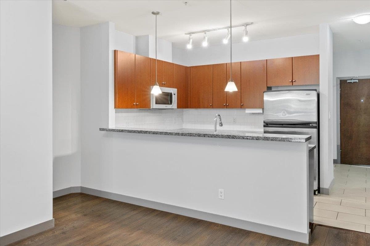 312 - 100 Capilano Road, Port Moody, V3H 5M9 — photo 5