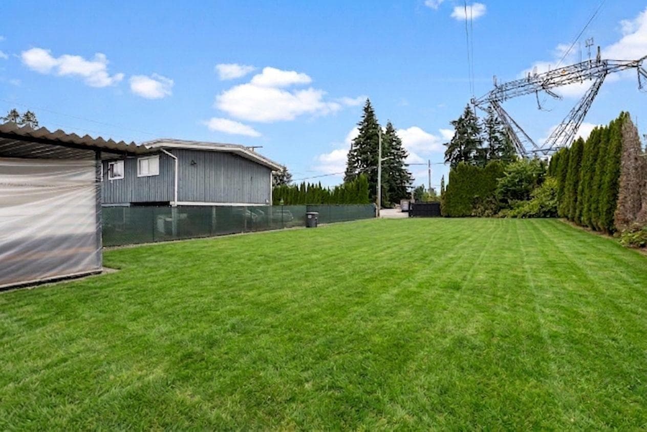 14042 110 Avenue, Surrey, V3R 1Z2 — photo 4