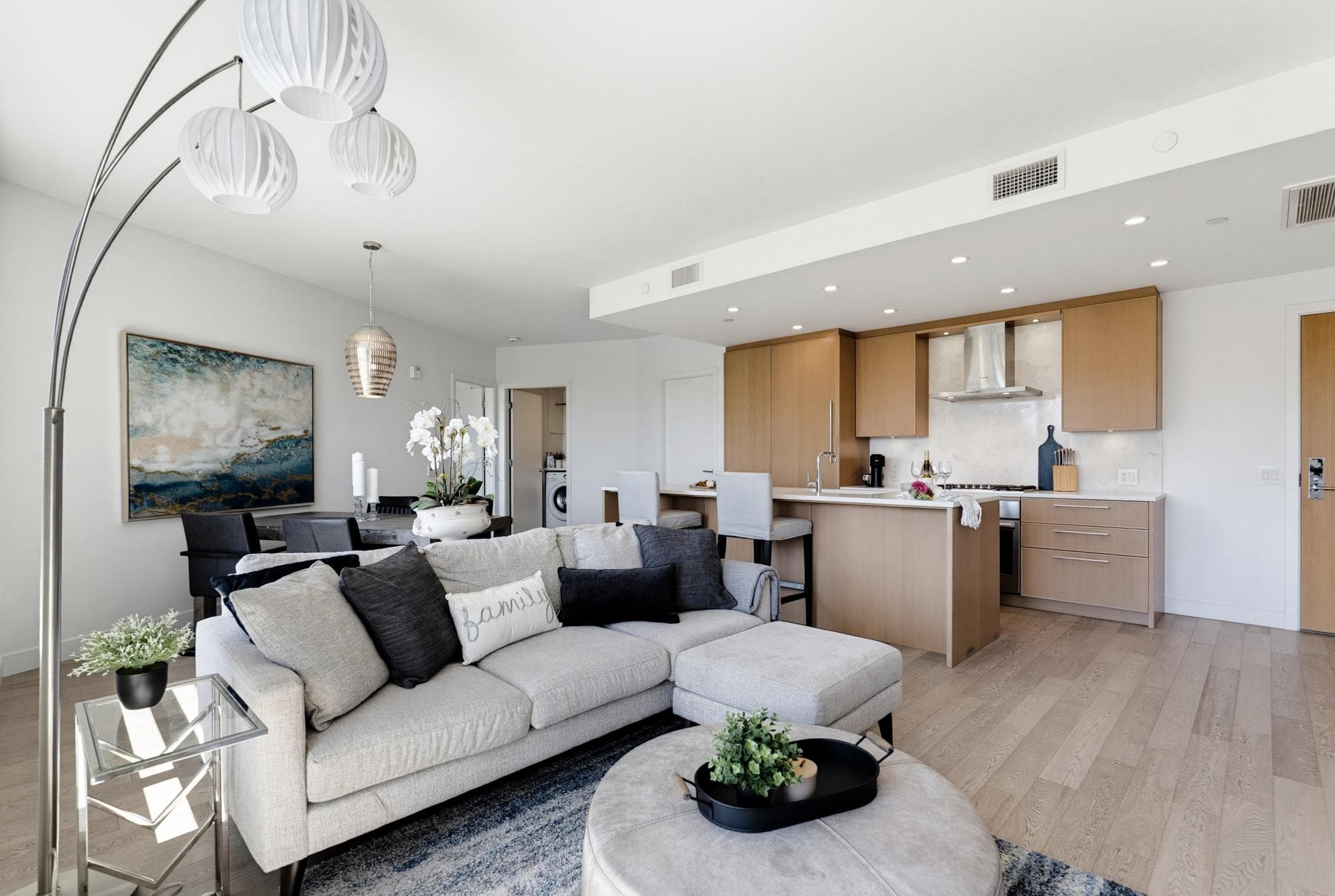 409 - 3220 Connaught Crescent, North Vancouver