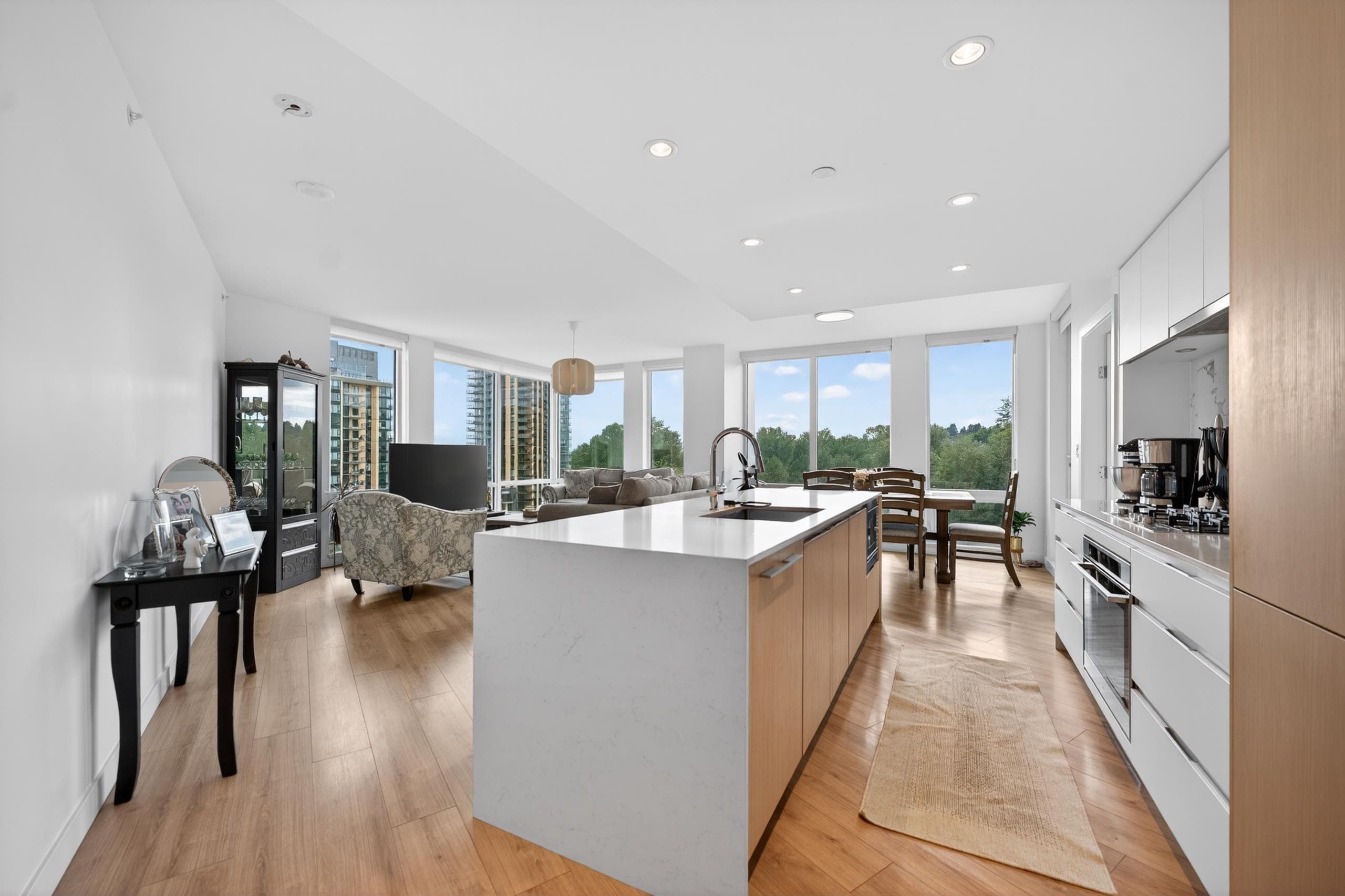 807 - 1500 Fern Street, North Vancouver, V7J 0E6 — photo 3