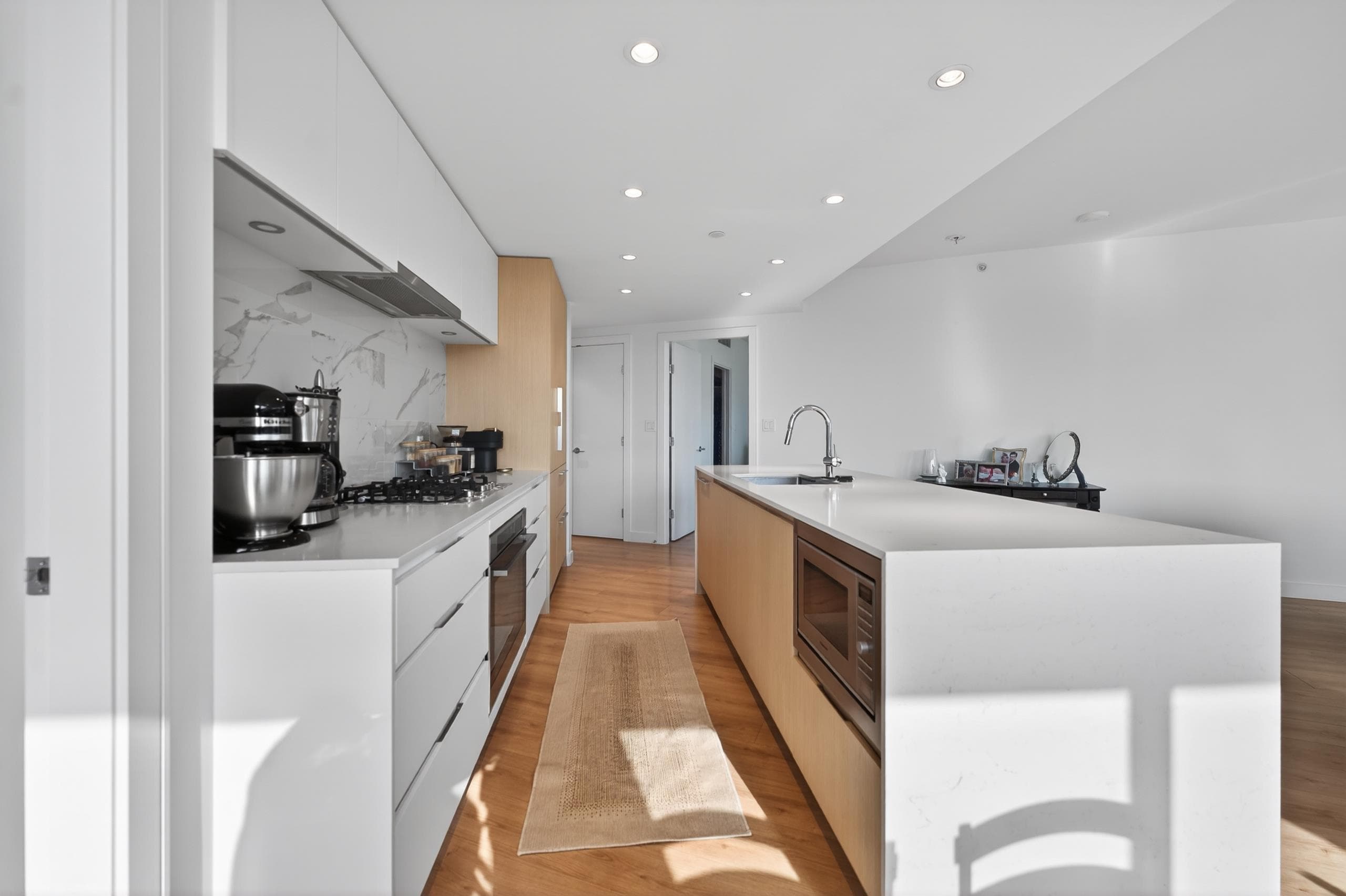 807 - 1500 Fern Street, North Vancouver, V7J 0E6 — photo 5