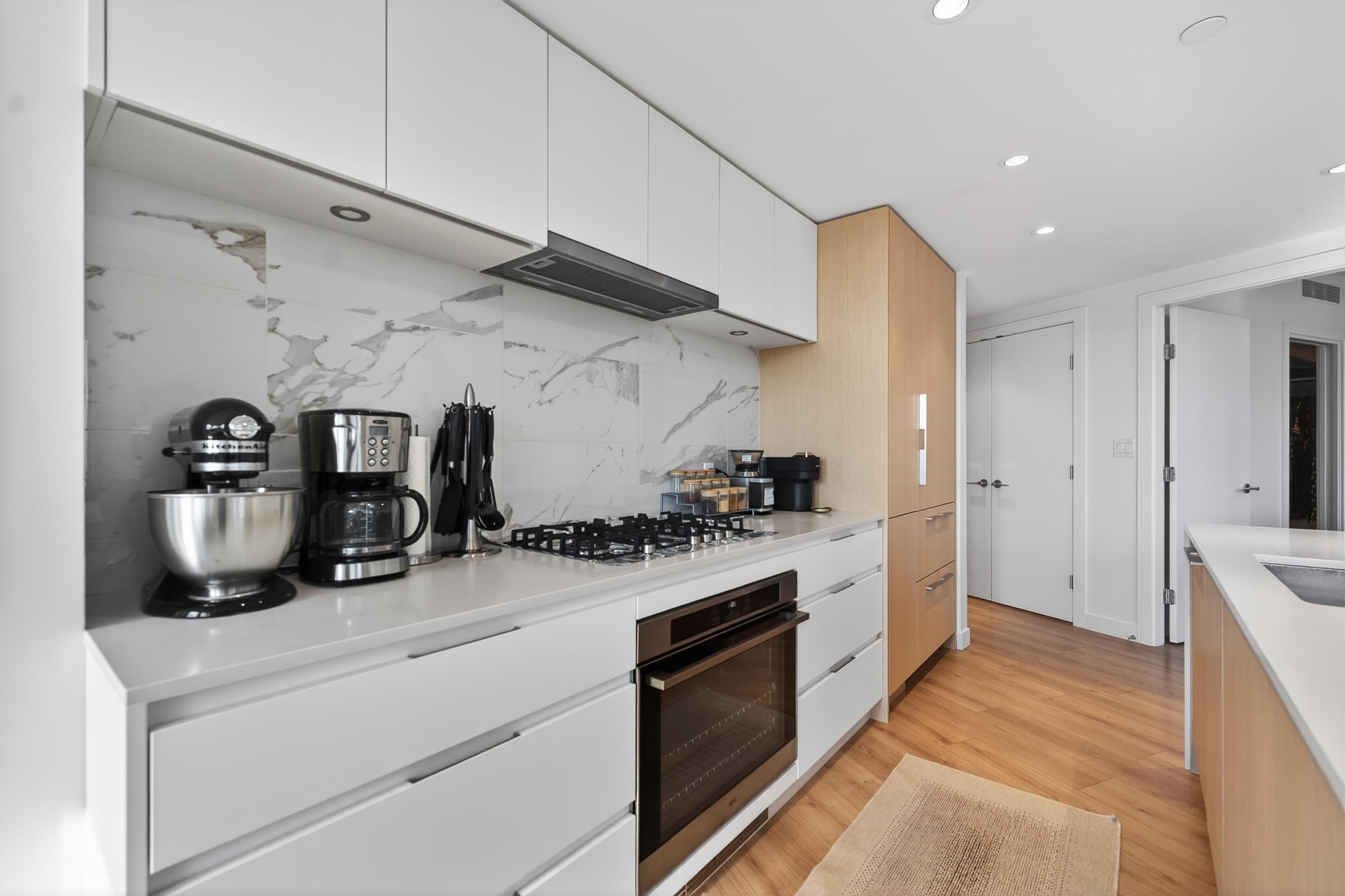 807 - 1500 Fern Street, North Vancouver, V7J 0E6 — photo 4