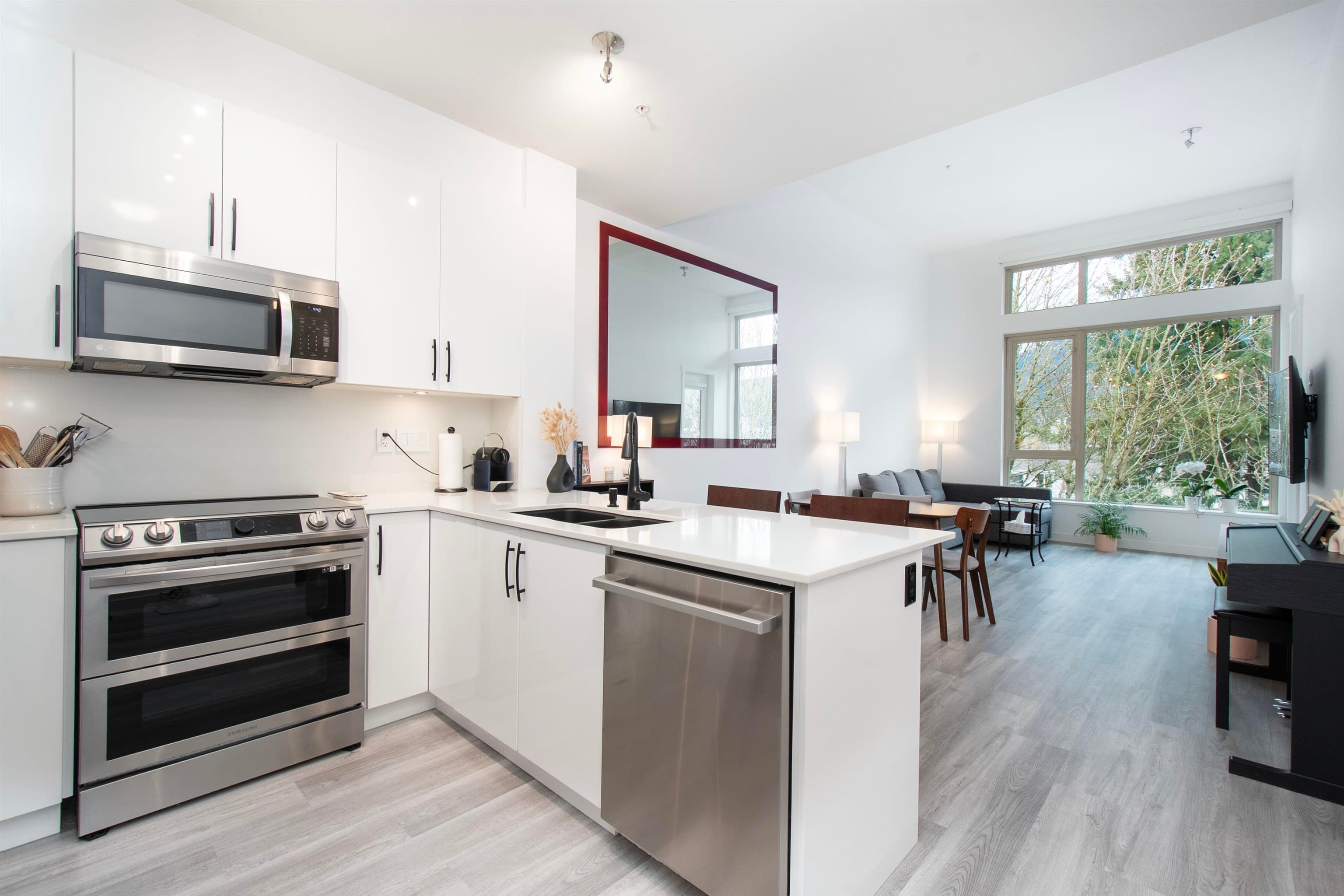 515 - 119 W 22nd Street, North Vancouver
