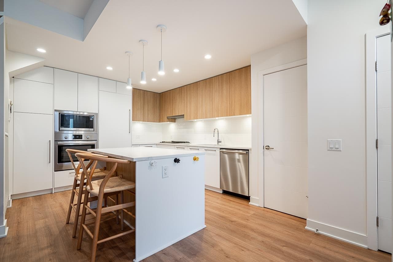 103 - 2035 Glenaire Drive, North Vancouver, V7P 1Y2 — photo 2