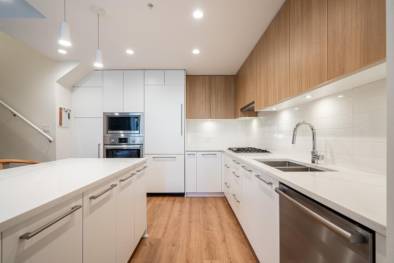 103 - 2035 Glenaire Drive, North Vancouver, V7P 1Y2 — photo 3