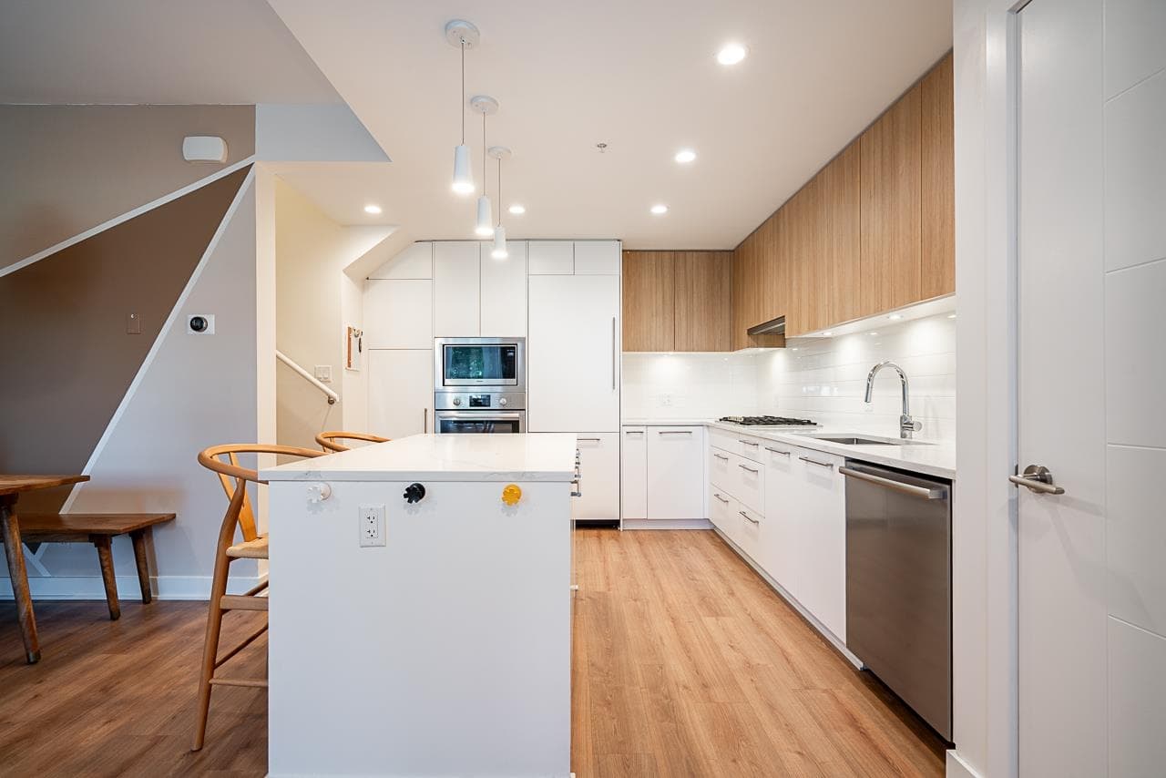 103 - 2035 Glenaire Drive, North Vancouver, V7P 1Y2 — photo 4