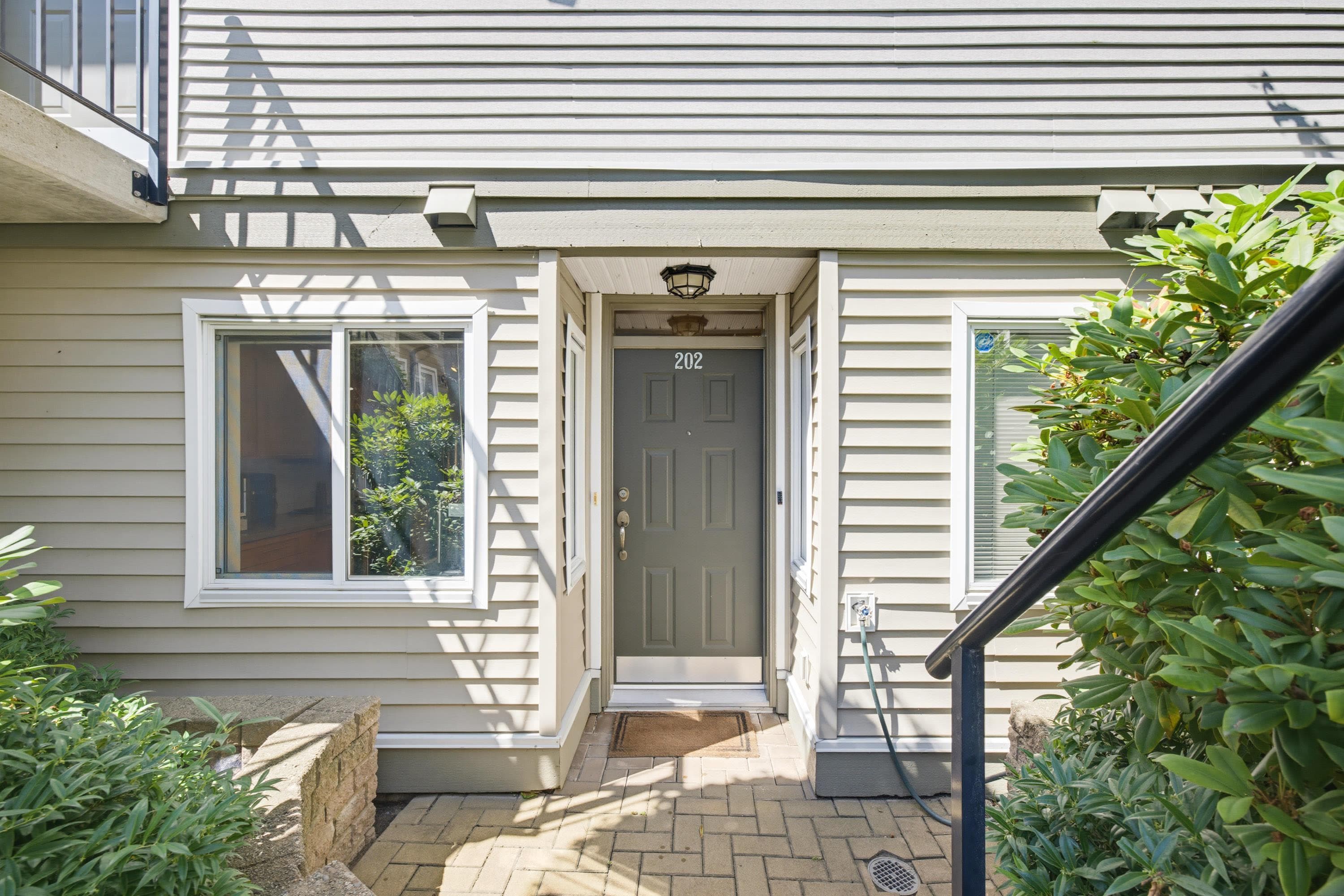 202 - 4238 Albert Street, Burnaby, V5C 6T1 — photo 4