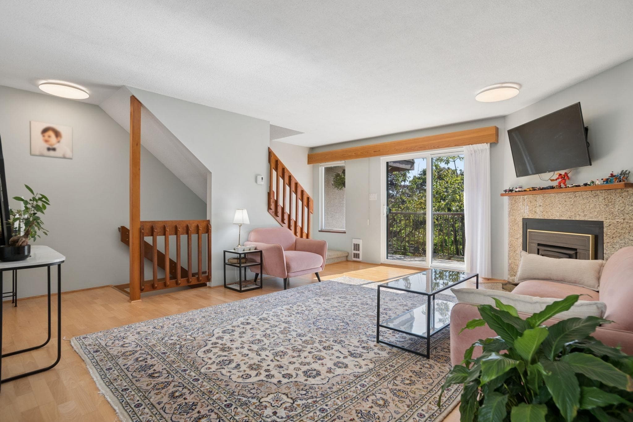 4 - 220 W 16th Street, North Vancouver, V7M 1T6 — photo 1