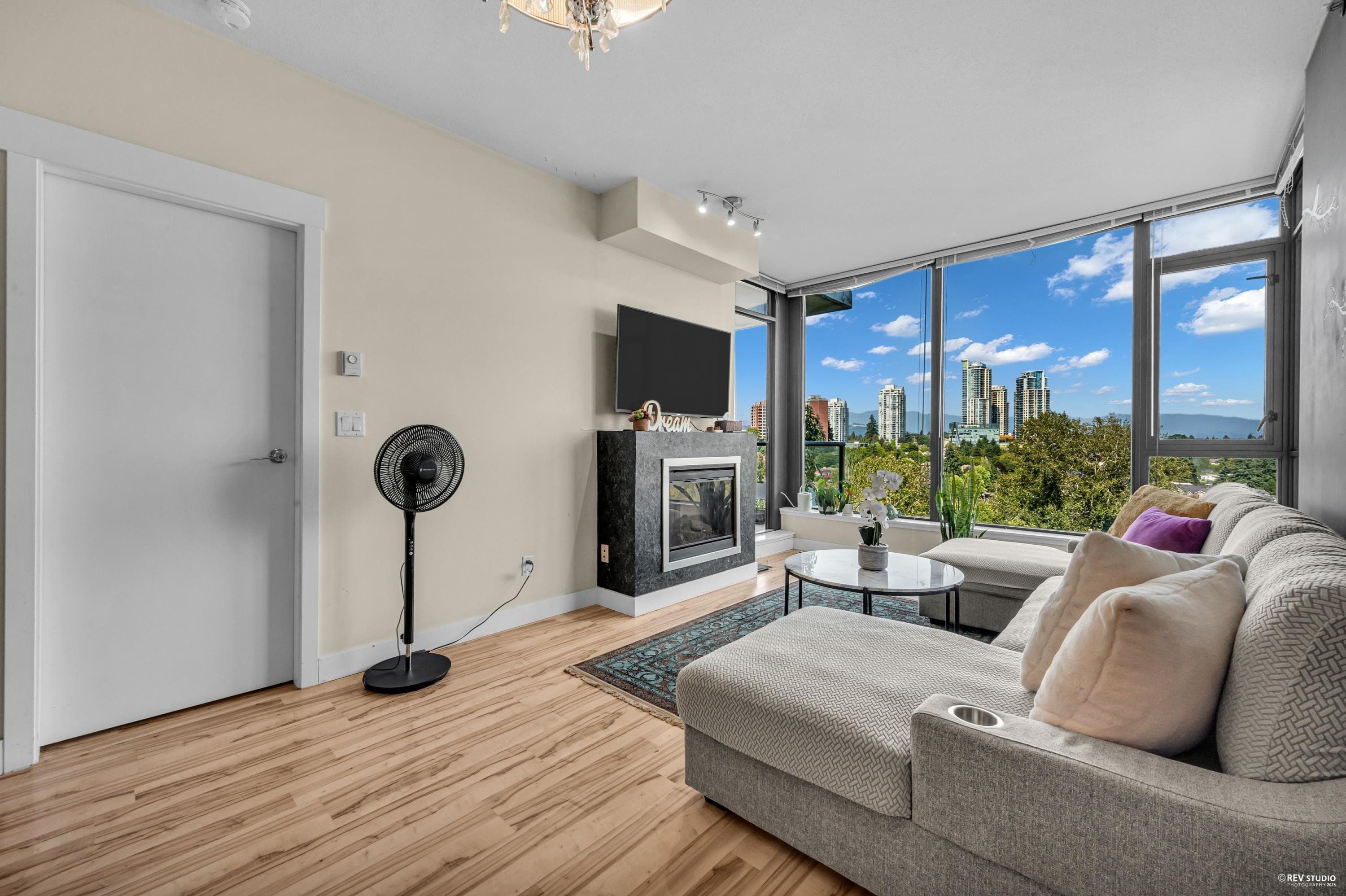 1606 - 7088 18th Avenue, Burnaby, V3N 0A2 — photo 3