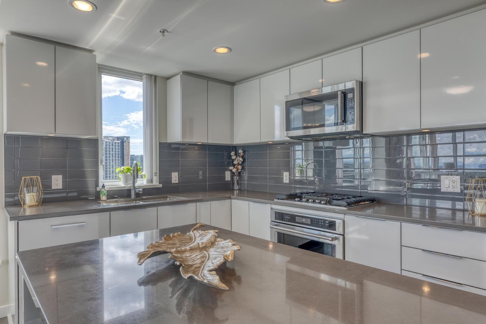 2203 - 3096 Windsor Gate, Coquitlam, V3B 0P4 — photo 4