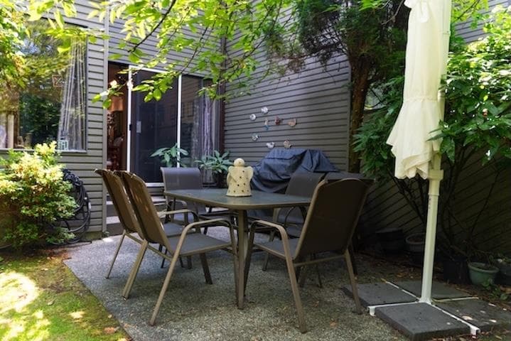 1147 Montroyal Boulevard, North Vancouver, V7R 2H8 — photo 4