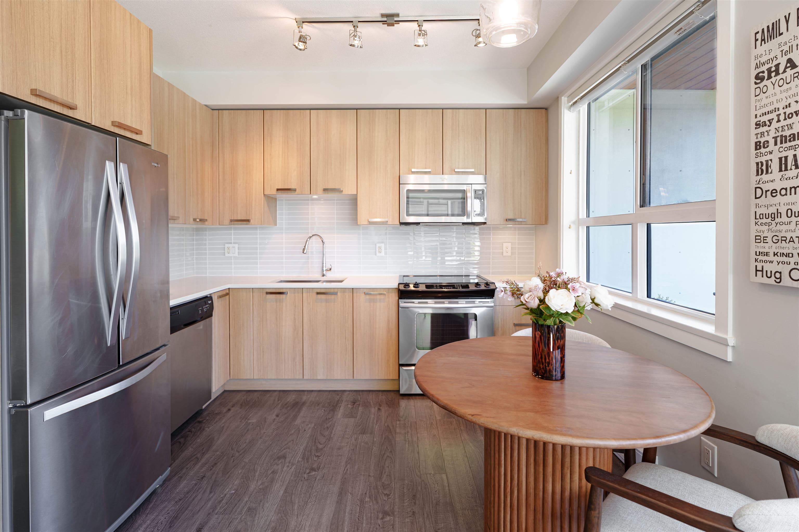406 - 15388 105 Avenue, Surrey, V3R 0C4 — photo 3