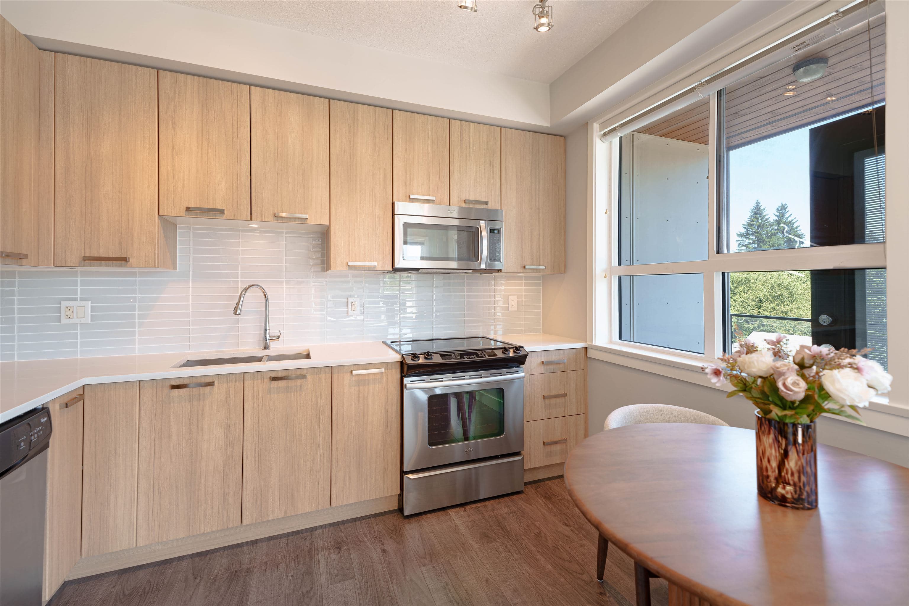 406 - 15388 105 Avenue, Surrey, V3R 0C4 — photo 4