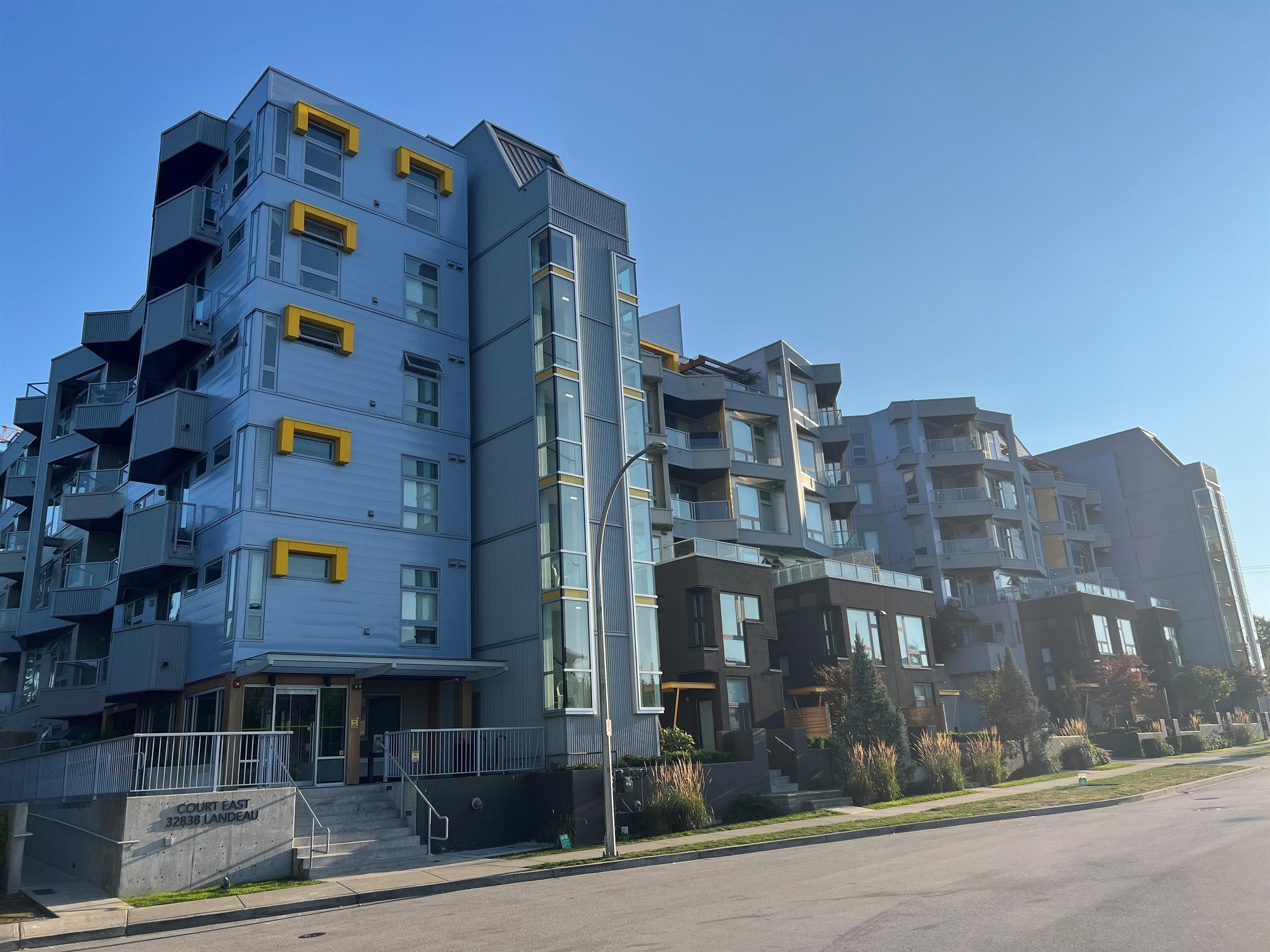 504 - 32838 Landeau Place, Abbotsford, V2S 0M6 — photo 3